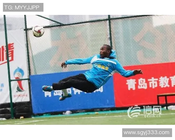 大力王足球球星的传奇之路与无畏精神：从草根到顶级球场的蜕变